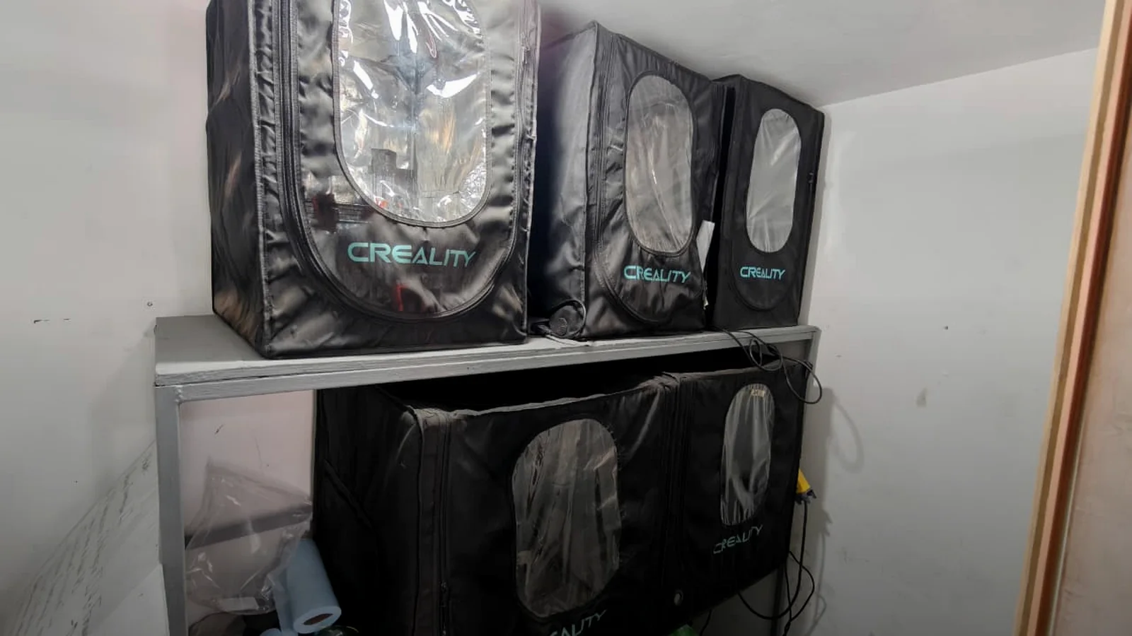 Área de impresoras 3D para fabricación interna de piezas plásticas en Power Window Mexicali